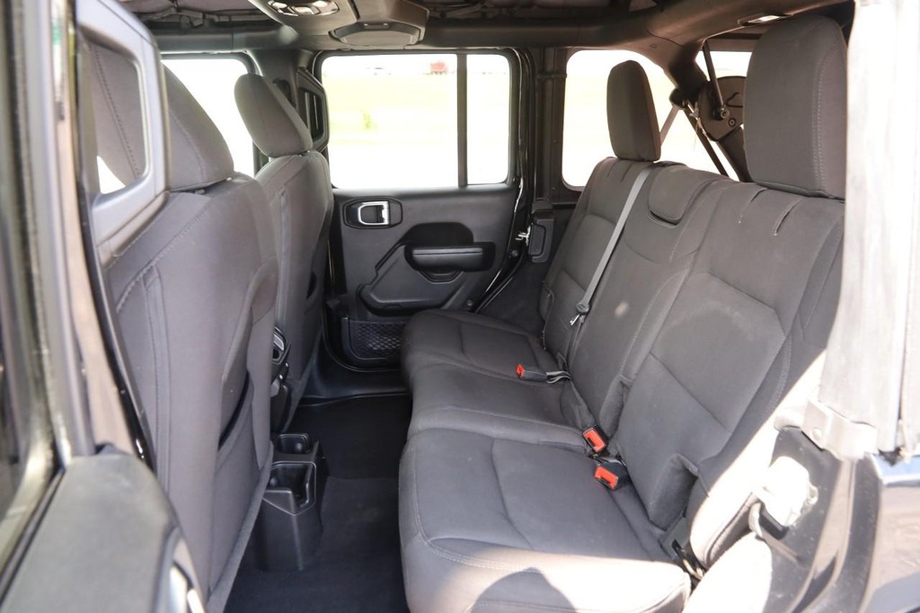 Jeep Wrangler Vehicle Full-screen Gallery Image 9