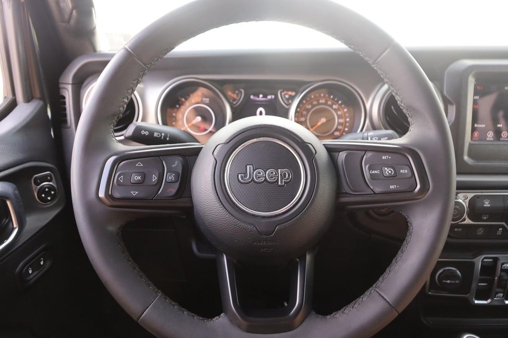 Jeep Wrangler Vehicle Full-screen Gallery Image 10