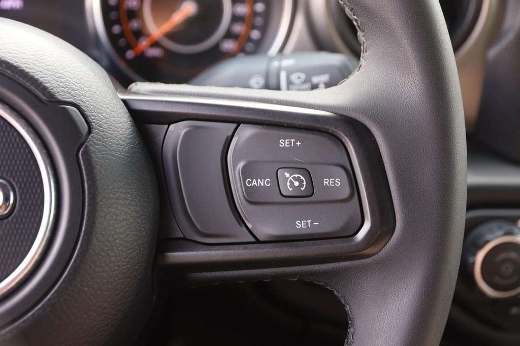 Jeep Wrangler Vehicle Full-screen Gallery Image 12