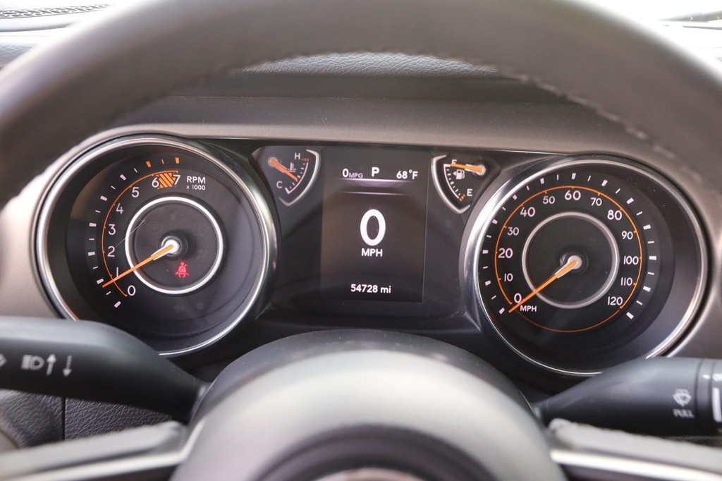 Jeep Wrangler Vehicle Full-screen Gallery Image 13
