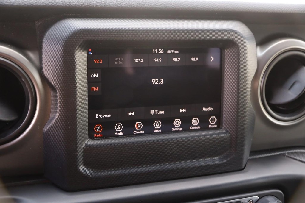 Jeep Wrangler Vehicle Full-screen Gallery Image 14
