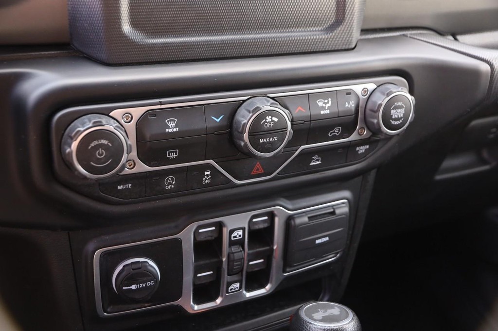 Jeep Wrangler Vehicle Full-screen Gallery Image 16