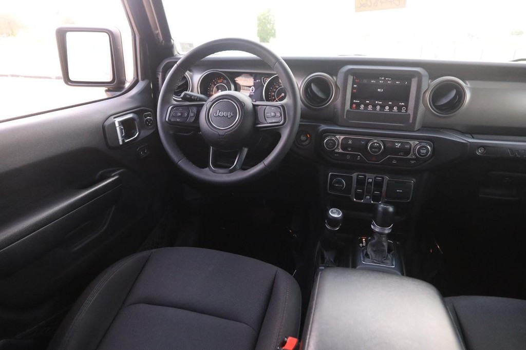 Jeep Wrangler Vehicle Full-screen Gallery Image 20