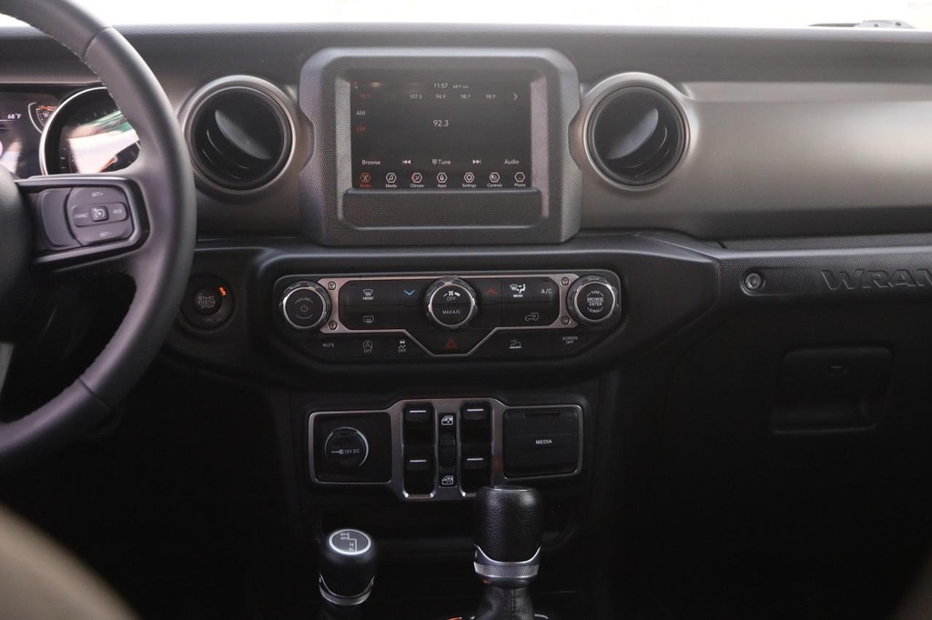 Jeep Wrangler Vehicle Full-screen Gallery Image 22