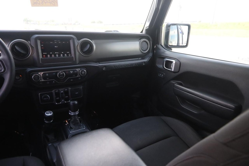 Jeep Wrangler Vehicle Full-screen Gallery Image 23