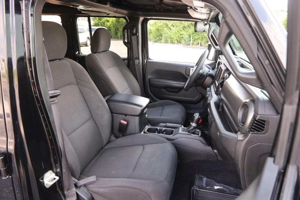 Jeep Wrangler Vehicle Full-screen Gallery Image 24