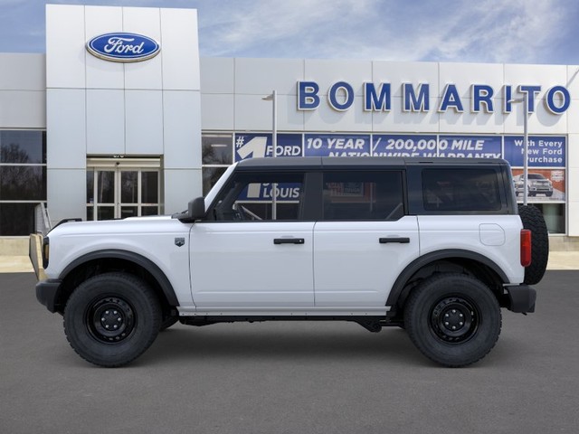 Ford Bronco Vehicle Full-screen Gallery Image 3