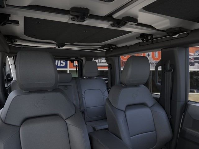 Ford Bronco Vehicle Full-screen Gallery Image 12