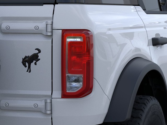 Ford Bronco Vehicle Full-screen Gallery Image 23