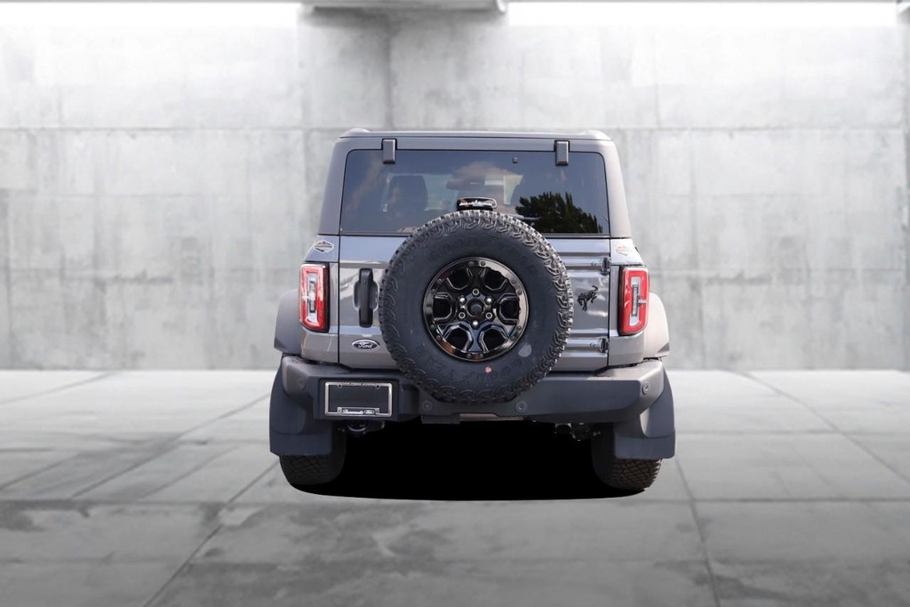 Ford Bronco Vehicle Full-screen Gallery Image 6