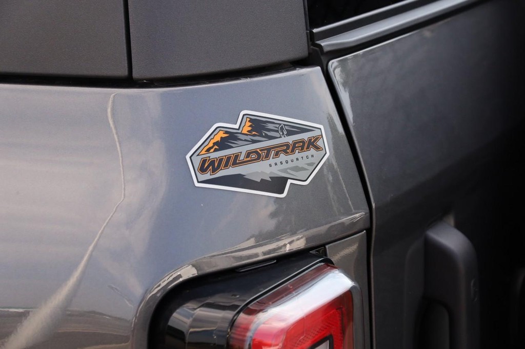 Ford Bronco Vehicle Full-screen Gallery Image 7
