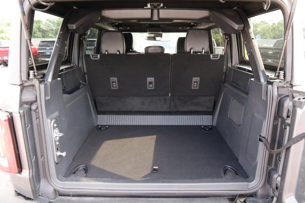 Ford Bronco Vehicle Full-screen Gallery Image 8
