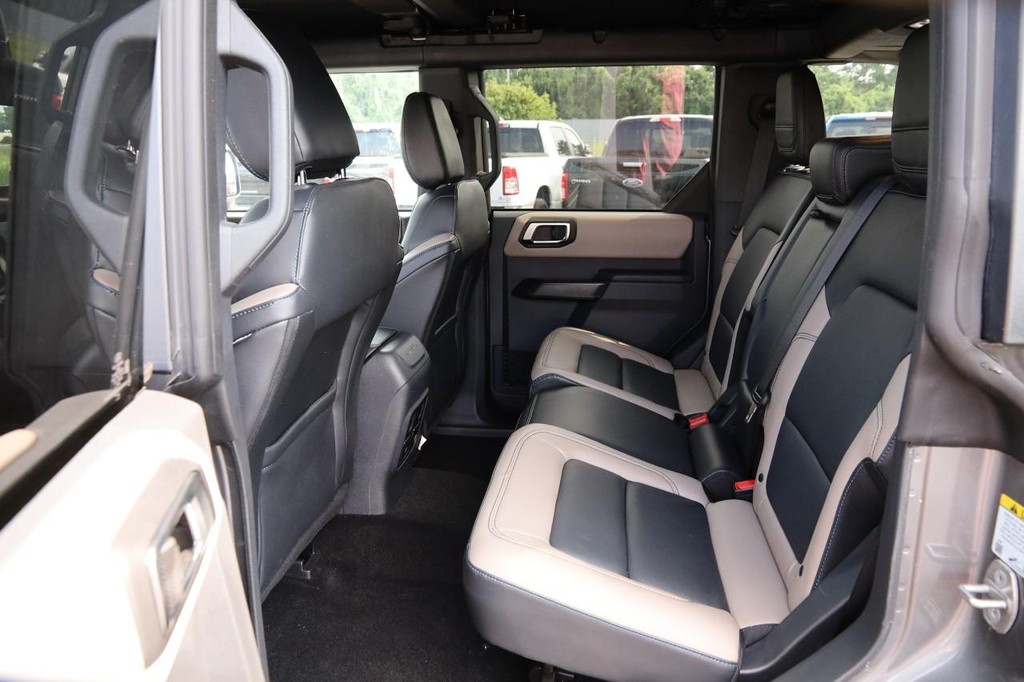 Ford Bronco Vehicle Full-screen Gallery Image 10