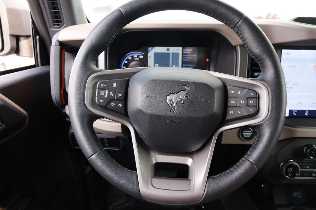Ford Bronco Vehicle Full-screen Gallery Image 11