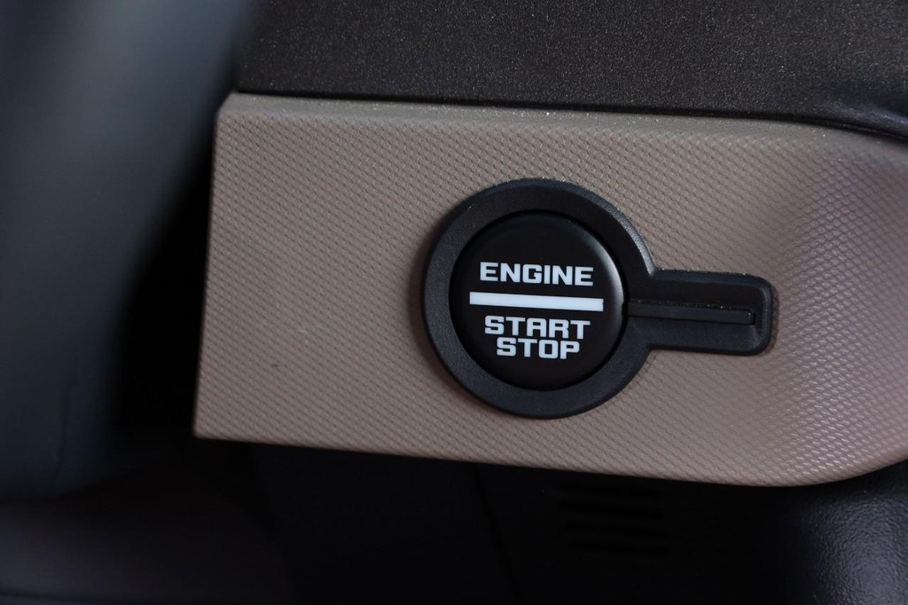 Ford Bronco Vehicle Full-screen Gallery Image 15