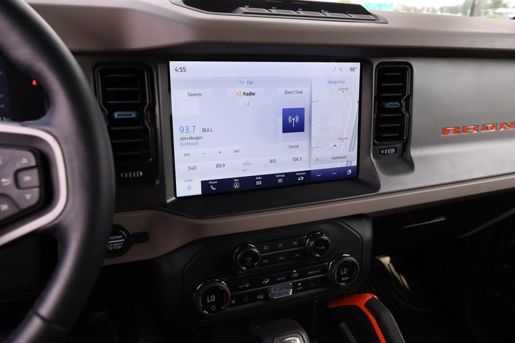 Ford Bronco Vehicle Full-screen Gallery Image 16