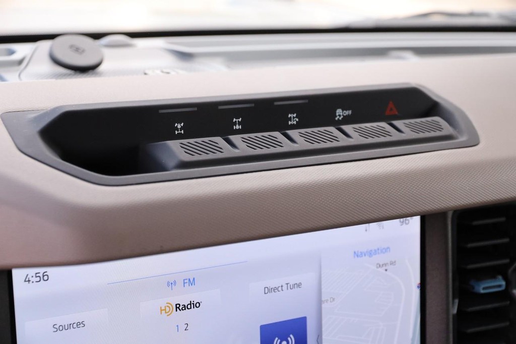 Ford Bronco Vehicle Full-screen Gallery Image 19