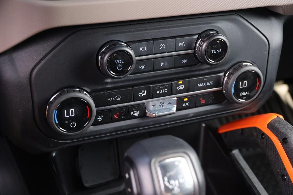 Ford Bronco Vehicle Full-screen Gallery Image 20