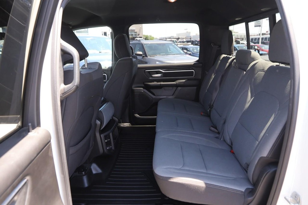 Ram 1500 Vehicle Full-screen Gallery Image 9