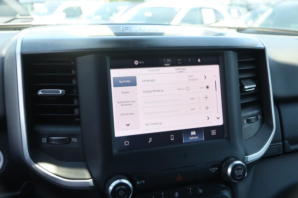 Ram 1500 Vehicle Full-screen Gallery Image 17