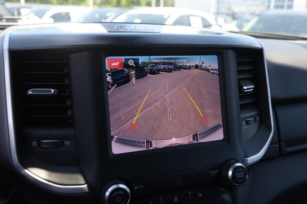 Ram 1500 Vehicle Full-screen Gallery Image 18