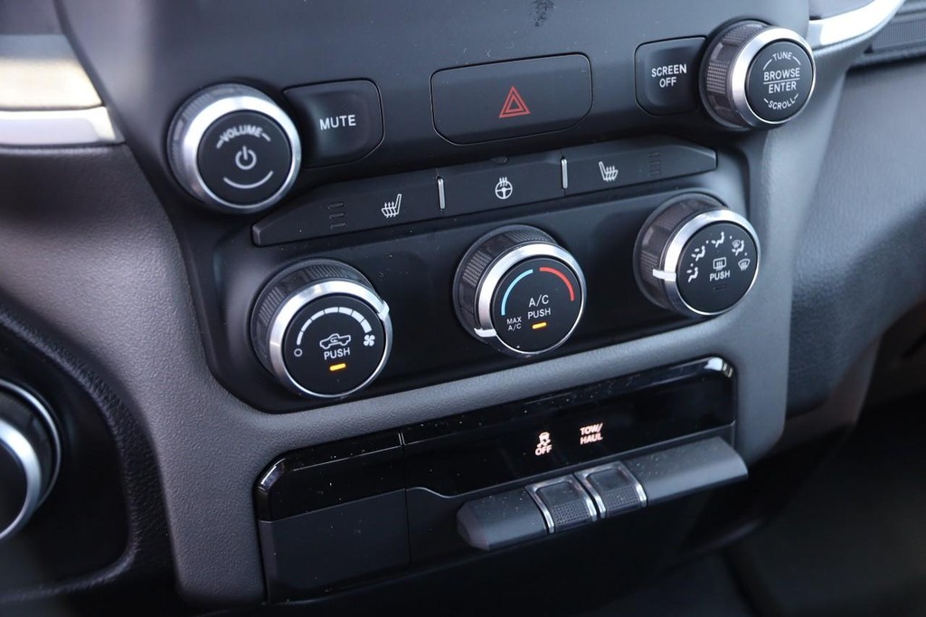 Ram 1500 Vehicle Full-screen Gallery Image 19