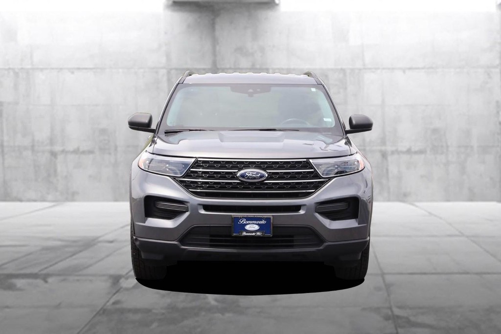 Ford Explorer Vehicle Full-screen Gallery Image 4