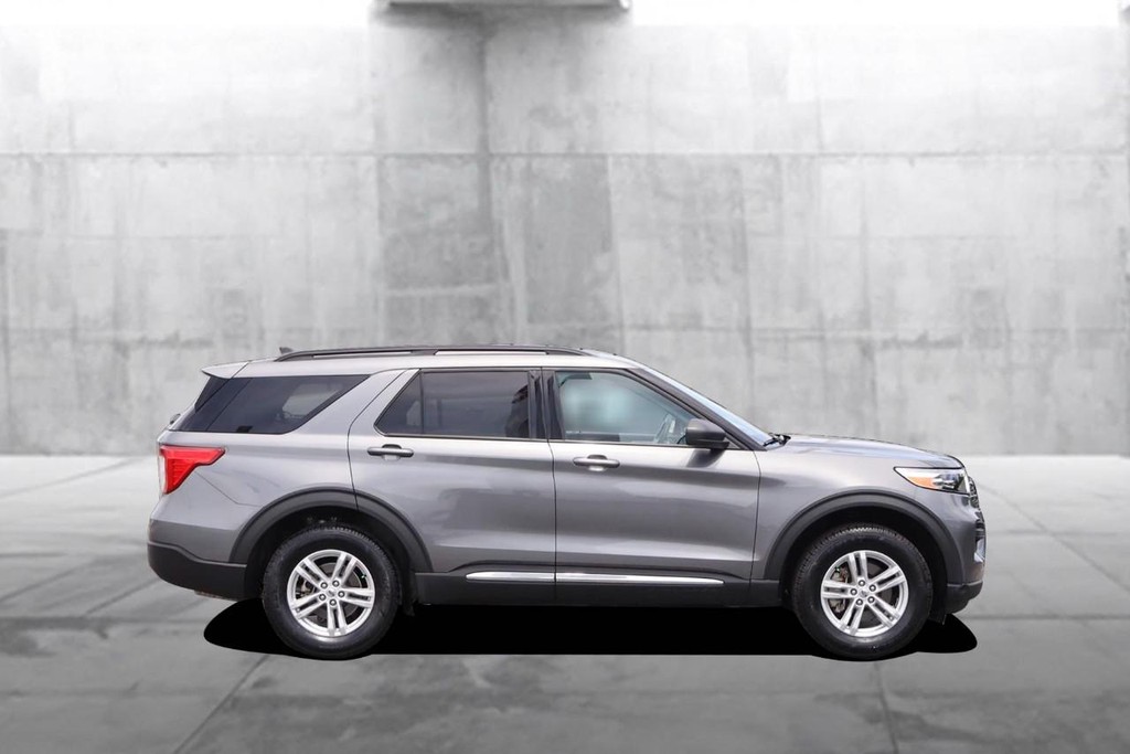 Ford Explorer Vehicle Full-screen Gallery Image 5