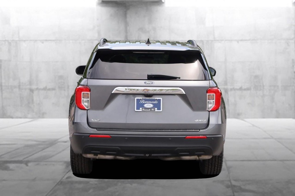 Ford Explorer Vehicle Full-screen Gallery Image 6
