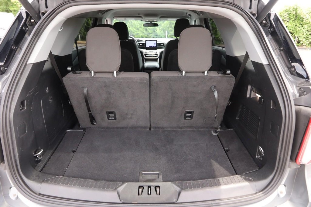 Ford Explorer Vehicle Full-screen Gallery Image 7