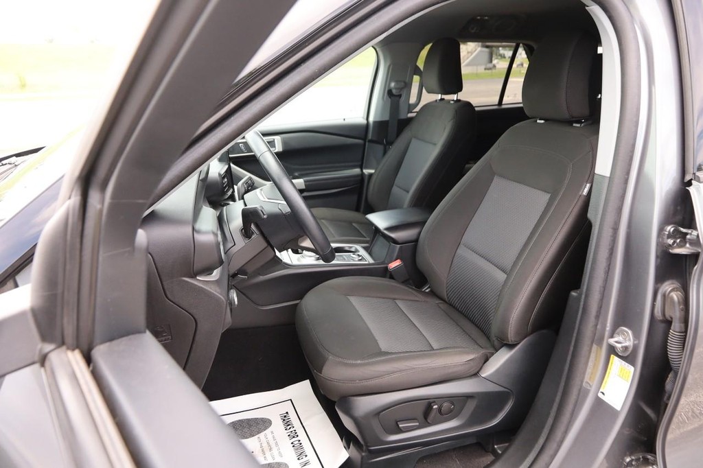 Ford Explorer Vehicle Full-screen Gallery Image 9