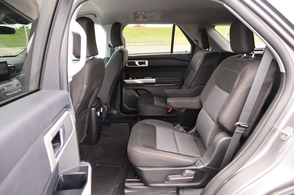 Ford Explorer Vehicle Full-screen Gallery Image 10