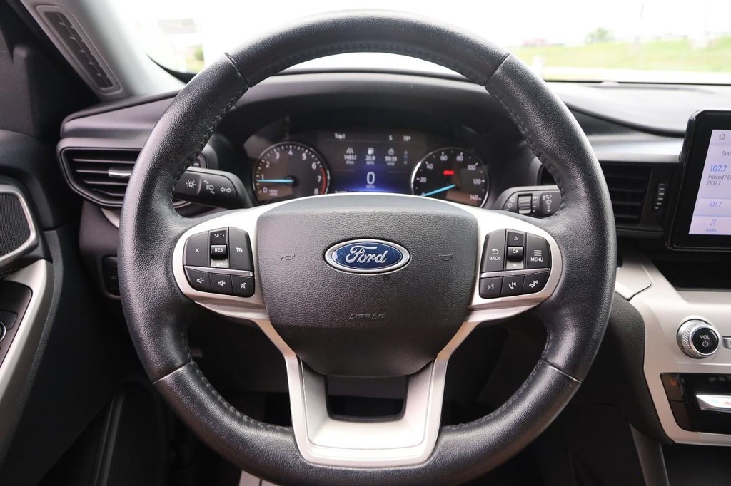 Ford Explorer Vehicle Full-screen Gallery Image 12