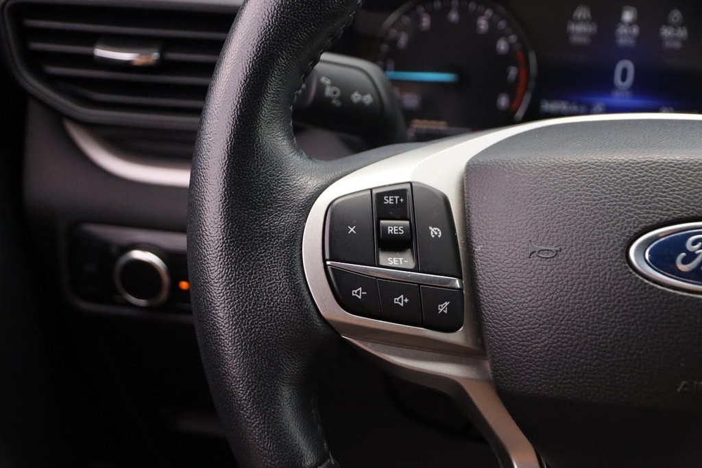 Ford Explorer Vehicle Full-screen Gallery Image 13