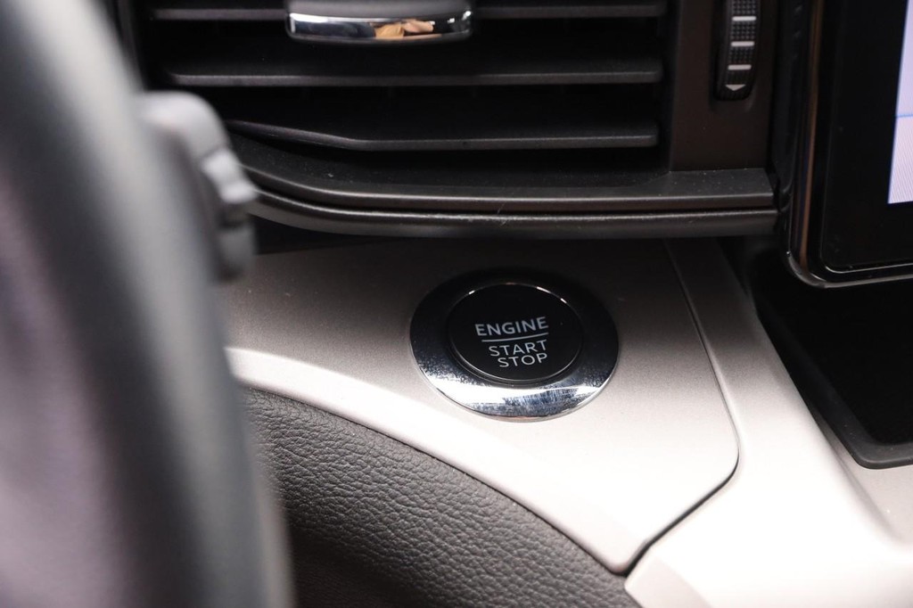 Ford Explorer Vehicle Full-screen Gallery Image 16