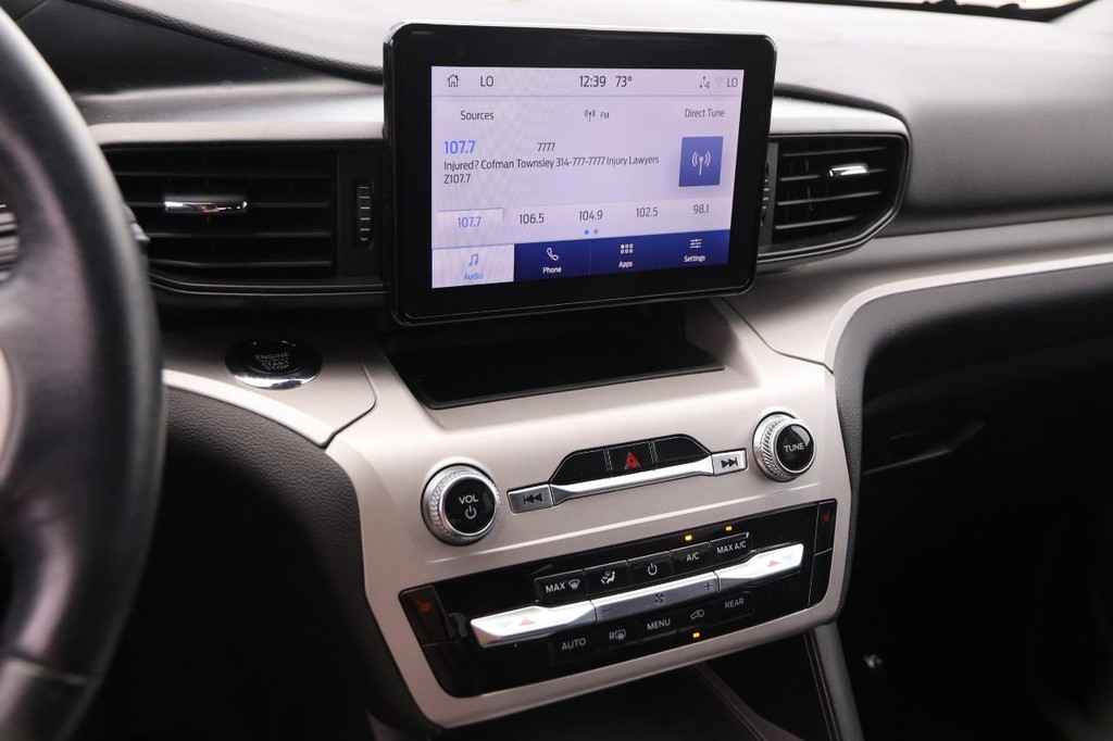 Ford Explorer Vehicle Full-screen Gallery Image 17