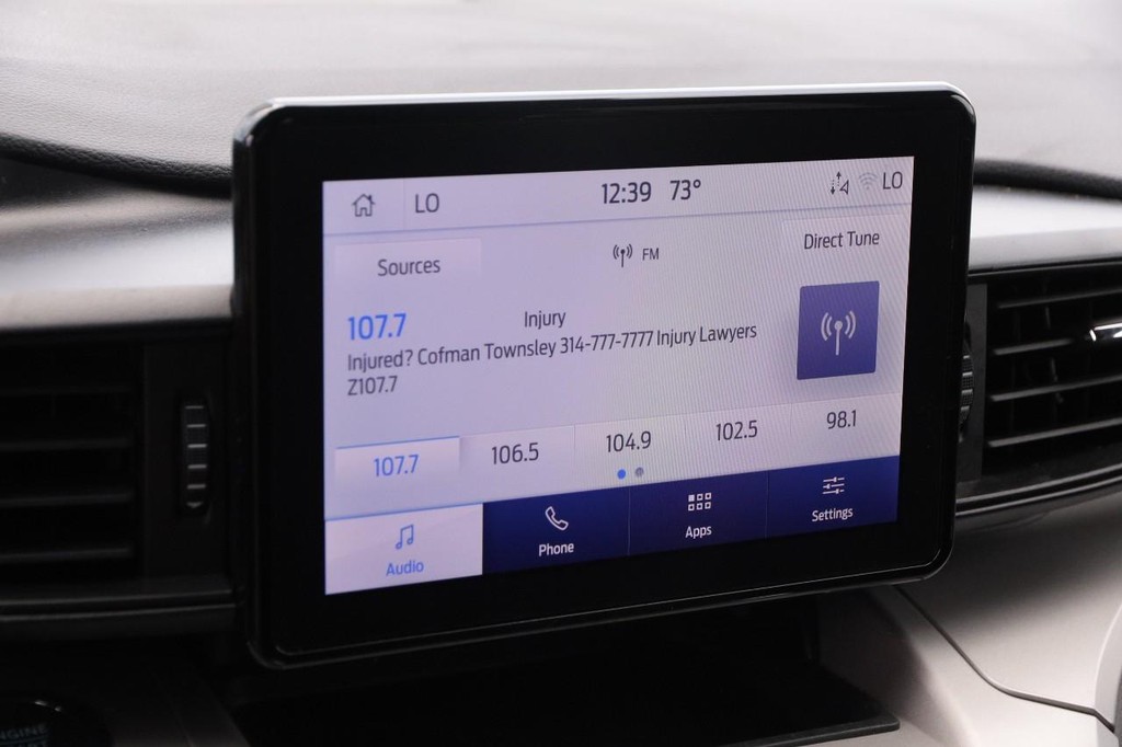 Ford Explorer Vehicle Full-screen Gallery Image 18