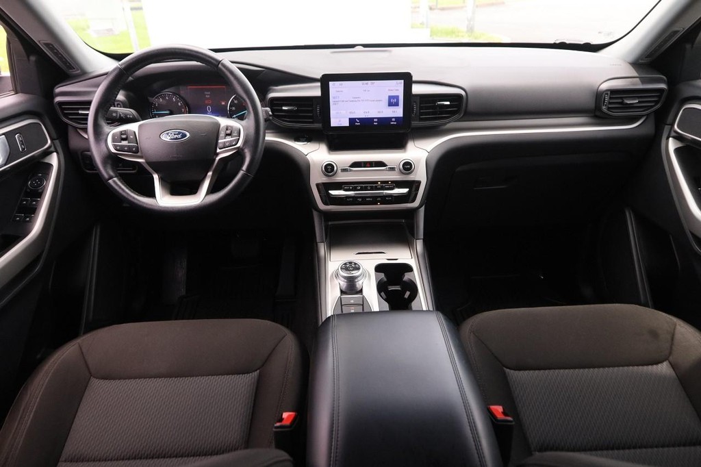Ford Explorer Vehicle Full-screen Gallery Image 23