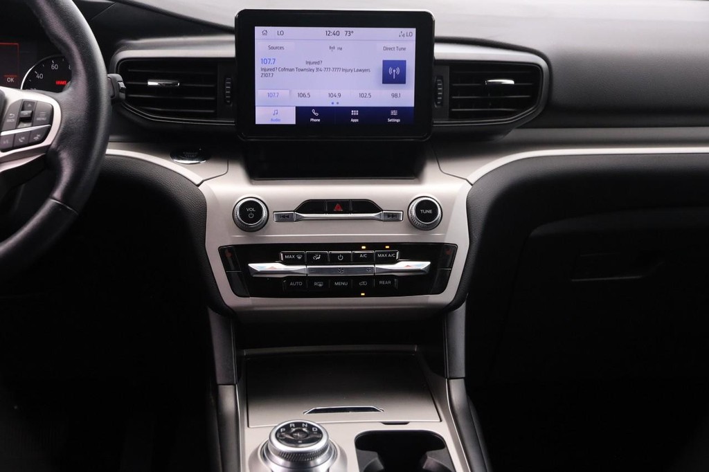 Ford Explorer Vehicle Full-screen Gallery Image 25