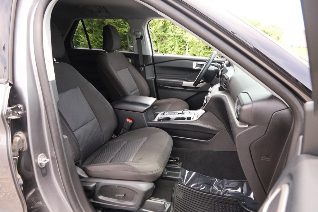 Ford Explorer Vehicle Full-screen Gallery Image 27
