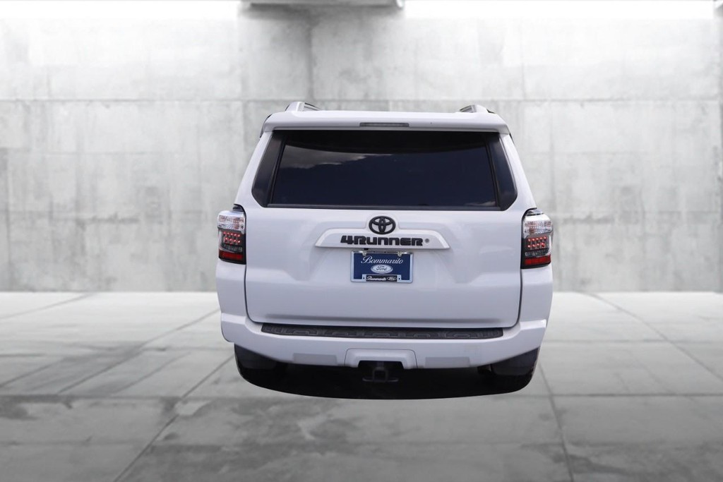 Toyota 4Runner Vehicle Image 06
