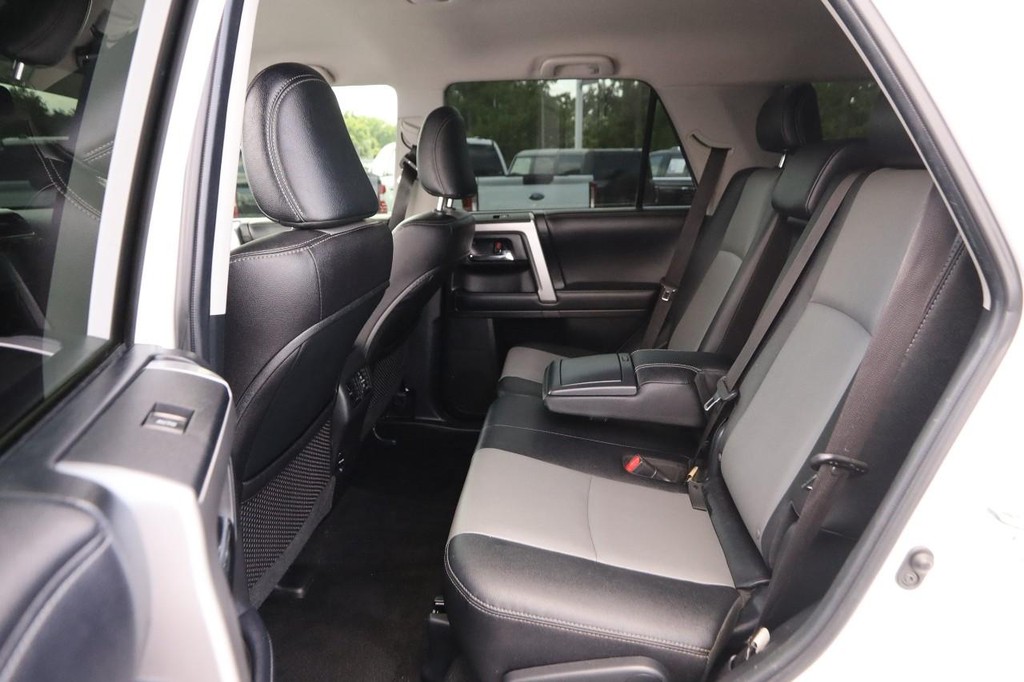 Toyota 4Runner Vehicle Image 09