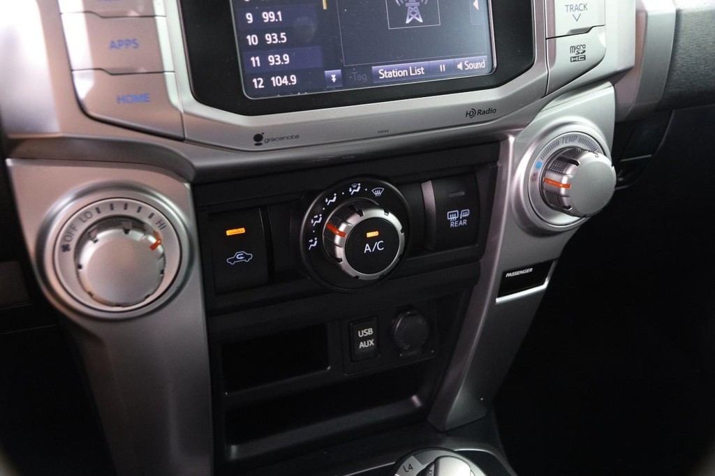 Toyota 4Runner Vehicle Image 18