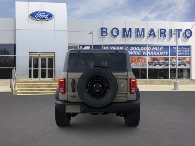 Ford Bronco Vehicle Full-screen Gallery Image 5
