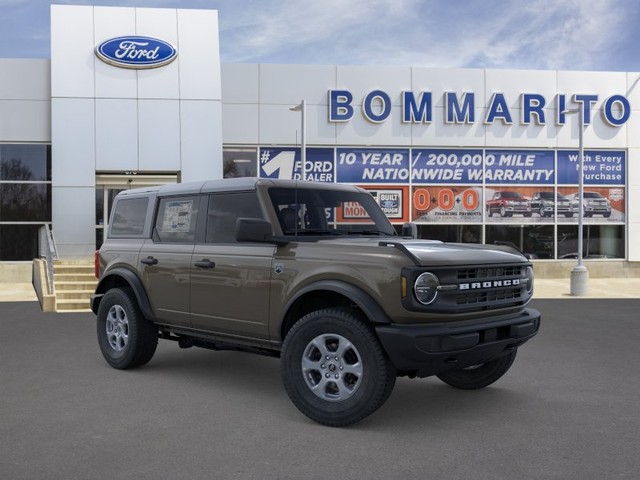 Ford Bronco Vehicle Full-screen Gallery Image 7