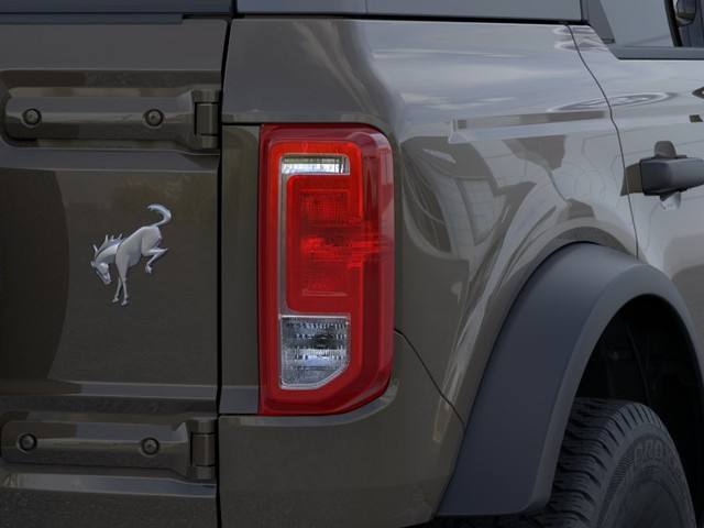 Ford Bronco Vehicle Full-screen Gallery Image 23