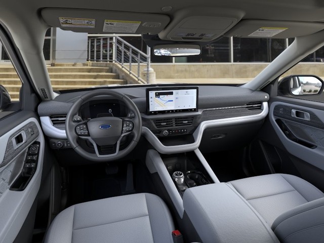 Ford Explorer Vehicle Full-screen Gallery Image 9