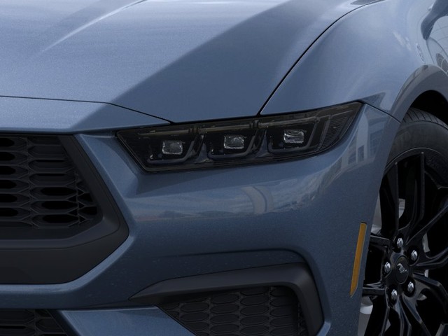 Ford Mustang Vehicle Full-screen Gallery Image 18