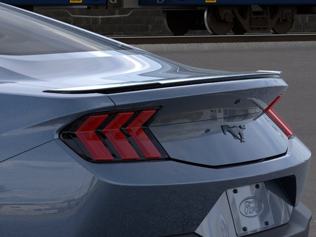 Ford Mustang Vehicle Full-screen Gallery Image 22
