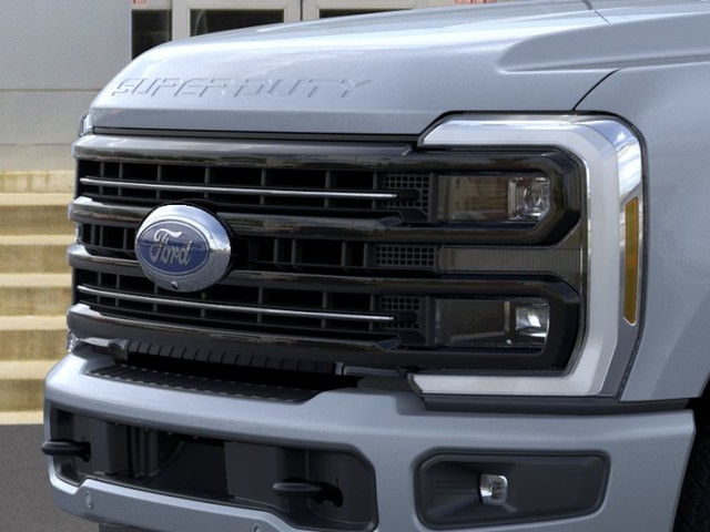 Ford Super Duty F-250 SRW Vehicle Full-screen Gallery Image 17